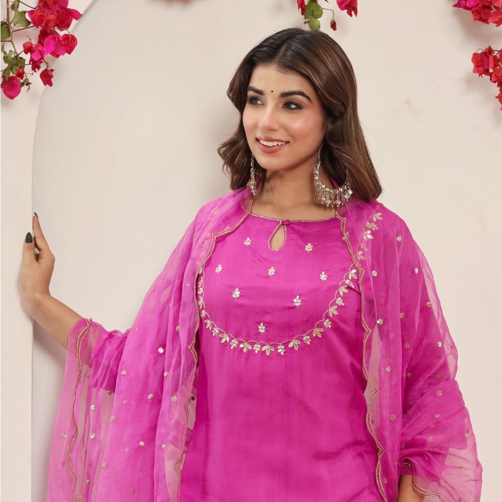 Women's silk Pink Embroidered Kurta Top with organza Dupatta